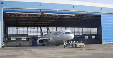 Cina Singoli hangar per aerei d'acciaio della baia PEB con le porte elettriche del Rotolo-su fornitore